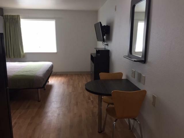 Studio 6 Burleson Εξωτερικό φωτογραφία